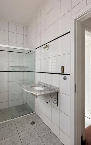 Casa para alugar com 200m², 2 quartos e 2 vagasBanheiro 