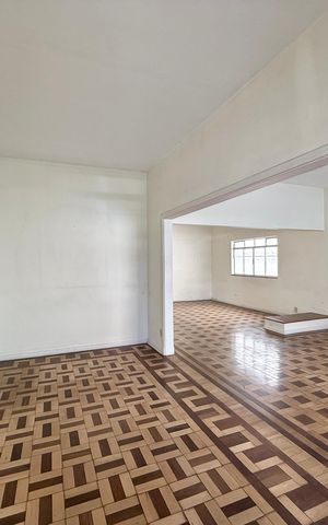 Casa para alugar com 200m², 2 quartos e 2 vagasSala