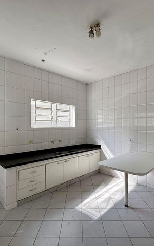 Casa para alugar com 200m², 2 quartos e 2 vagasCozinha 