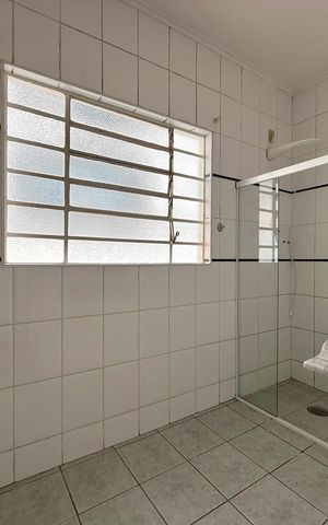 Casa para alugar com 200m², 2 quartos e 2 vagasBanheiro 