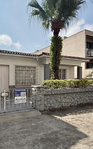 Casa para alugar com 200m², 2 quartos e 2 vagasFachada 