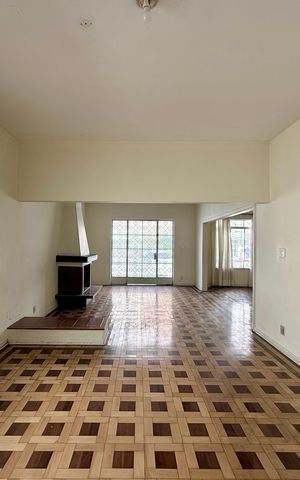 Casa para alugar com 200m², 2 quartos e 2 vagasSala