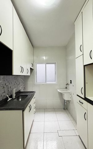 Apartamento à venda com 49m², 2 quartos e 1 vaga Apartamento à venda com 49m², 2 quartos e 1 vagaCozinha e Área de Serviço