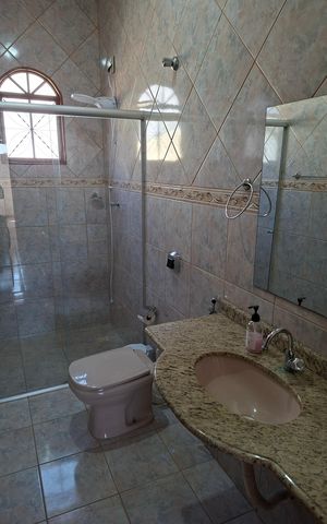 Casa à venda com 360m², 4 quartos e 2 vagasBanheiro 3