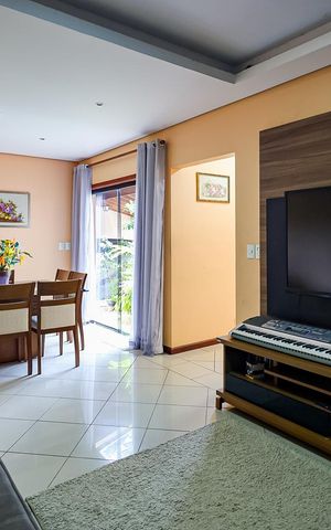 Casa à venda com 270m², 3 quartos e 9 vagasSala