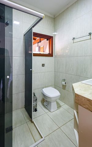 Casa à venda com 270m², 3 quartos e 9 vagasBanheiro da Suíte 3
