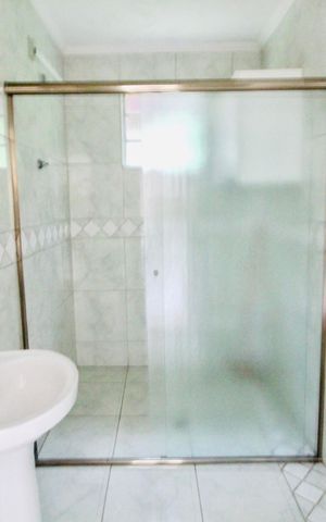 Casa para alugar com 260m², 6 quartos e 4 vagasBanheiro 1