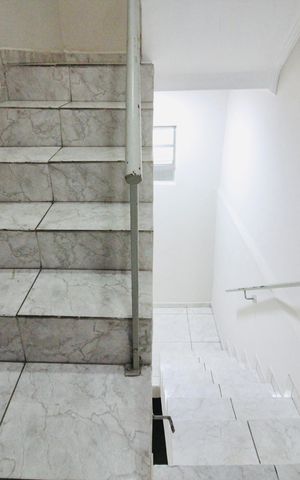 Casa para alugar com 260m², 6 quartos e 4 vagasEscada