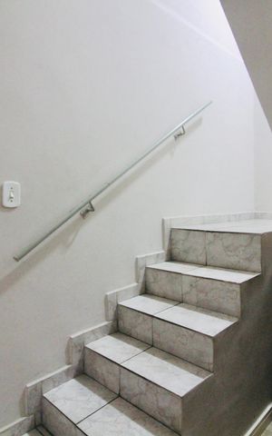 Casa para alugar com 260m², 6 quartos e 4 vagasEscada
