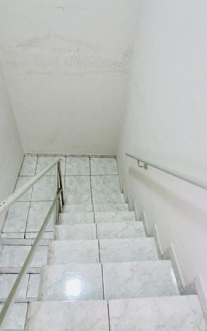 Casa para alugar com 260m², 6 quartos e 4 vagasEscada