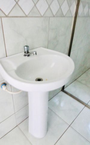 Casa para alugar com 260m², 6 quartos e 4 vagasBanheiro 1