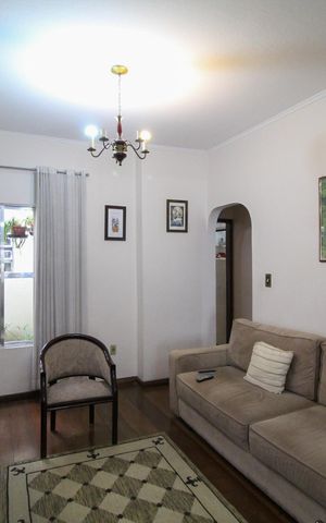 Casa à venda com 200m², 4 quartos e 4 vagas Casa à venda com 200m², 4 quartos e 4 vagasSala
