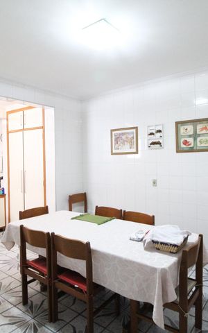 Casa à venda com 200m², 4 quartos e 4 vagas Casa à venda com 200m², 4 quartos e 4 vagasCozinha