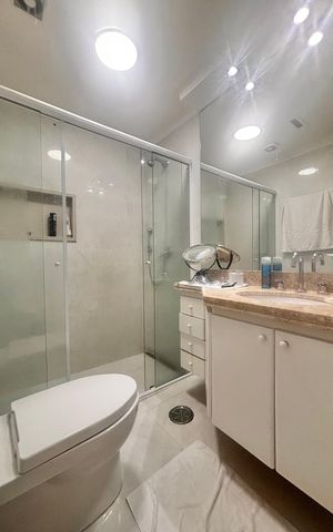 Apartamento à venda com 118m², 3 quartos e 2 vagas Apartamento à venda com 118m², 3 quartos e 2 vagasBanheiro suíte 1