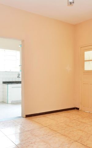 Casa à venda com 360m², 4 quartos e 1 vaga Casa à venda com 360m², 4 quartos e 1 vagaSala