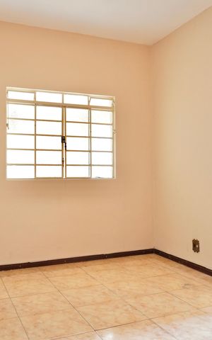 Casa à venda com 360m², 4 quartos e 1 vaga Casa à venda com 360m², 4 quartos e 1 vagaSala