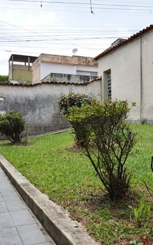 Casa à venda com 360m², 4 quartos e 1 vaga Casa à venda com 360m², 4 quartos e 1 vagaJardim