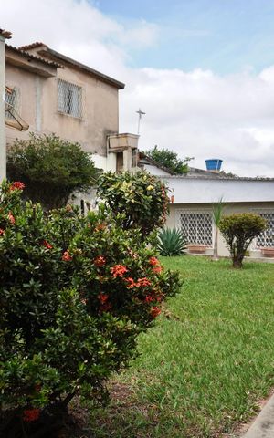 Casa à venda com 360m², 4 quartos e 1 vaga Casa à venda com 360m², 4 quartos e 1 vagaJardim