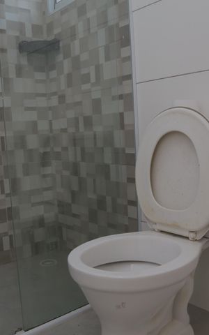 Casa de condomínio à venda com 52m², 2 quartos e 1 vaga Casa de condomínio à venda com 52m², 2 quartos e 1 vagaBanheiro
