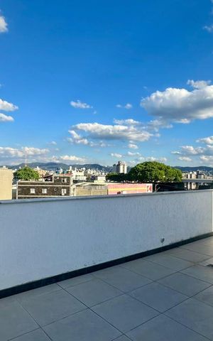 Apartamento à venda com 160m², 3 quartos e 3 vagas Apartamento à venda com 160m², 3 quartos e 3 vagasCobertura