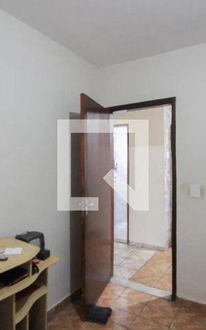 Casa à venda com 98m², 4 quartos e 4 vagas Casa à venda com 98m², 4 quartos e 4 vagasQuarto