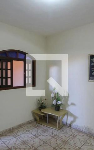 Casa à venda com 98m², 4 quartos e 4 vagas Casa à venda com 98m², 4 quartos e 4 vagasSala