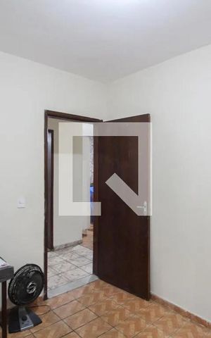 Casa à venda com 98m², 4 quartos e 4 vagas Casa à venda com 98m², 4 quartos e 4 vagasQuarto