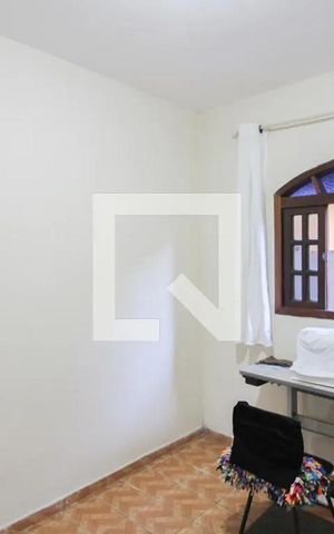Casa à venda com 98m², 4 quartos e 4 vagas Casa à venda com 98m², 4 quartos e 4 vagasQuarto