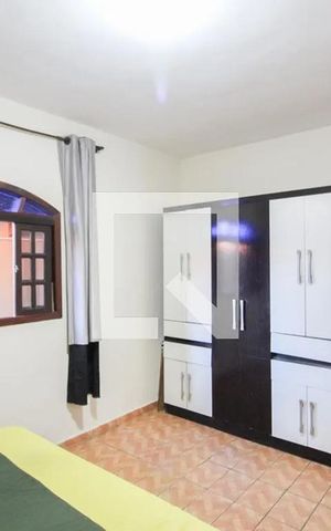 Casa à venda com 98m², 4 quartos e 4 vagas Casa à venda com 98m², 4 quartos e 4 vagasQuarto