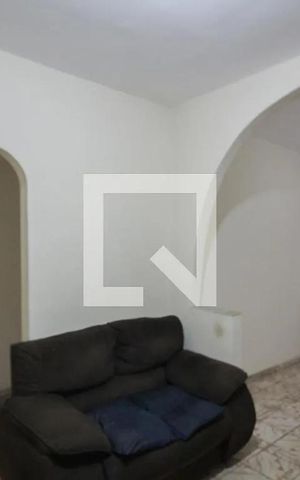 Casa à venda com 98m², 4 quartos e 4 vagas Casa à venda com 98m², 4 quartos e 4 vagasSala