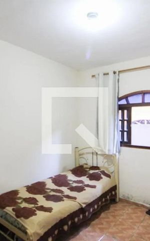 Casa à venda com 98m², 4 quartos e 4 vagas Casa à venda com 98m², 4 quartos e 4 vagasQuarto