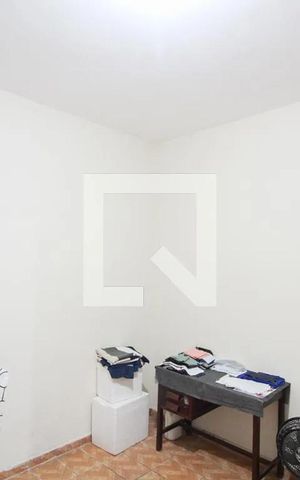 Casa à venda com 98m², 4 quartos e 4 vagas Casa à venda com 98m², 4 quartos e 4 vagasQuarto