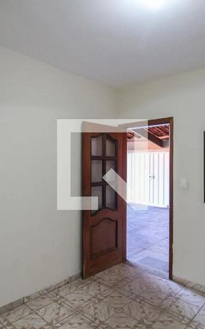 Casa à venda com 98m², 4 quartos e 4 vagas Casa à venda com 98m², 4 quartos e 4 vagasSala