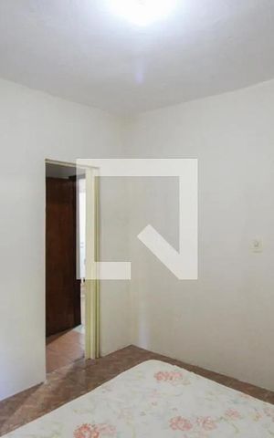 Casa à venda com 98m², 4 quartos e 4 vagas Casa à venda com 98m², 4 quartos e 4 vagasQuarto