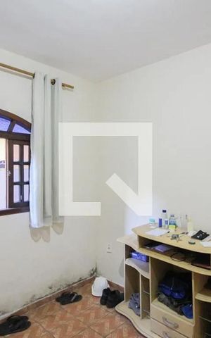 Casa à venda com 98m², 4 quartos e 4 vagas Casa à venda com 98m², 4 quartos e 4 vagasQuarto