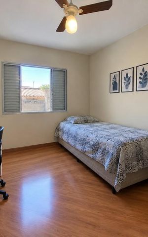Casa à venda com 200m², 3 quartos e 2 vagas Casa à venda com 200m², 3 quartos e 2 vagasQuarto