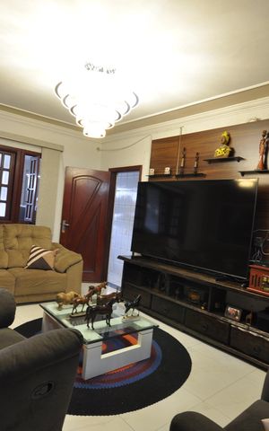 Casa à venda com 150m², 4 quartos e 2 vagasSala 1