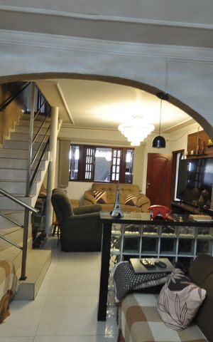 Casa à venda com 150m², 4 quartos e 2 vagasSala de estar