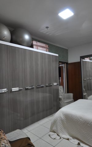 Casa à venda com 150m², 4 quartos e 2 vagasSuíte 2