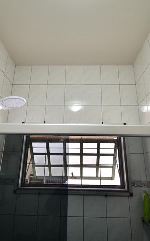 Casa à venda com 200m², 3 quartos e 2 vagasBanheiro