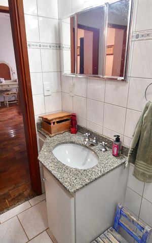 Casa à venda com 200m², 3 quartos e 2 vagasBanheiro