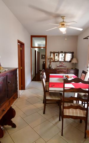 Casa à venda com 200m², 3 quartos e 2 vagasSala