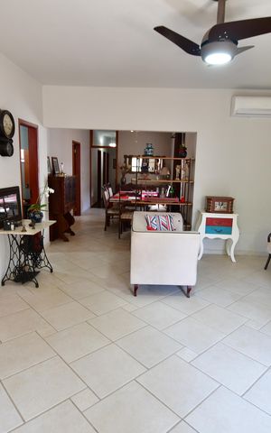 Casa à venda com 200m², 3 quartos e 2 vagasSala
