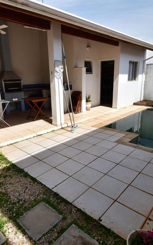 Casa à venda com 200m², 3 quartos e 2 vagasQuintal