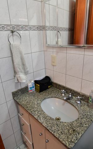 Casa à venda com 200m², 3 quartos e 2 vagasBanheiro