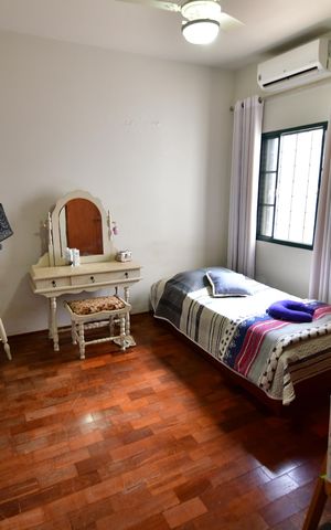 Casa à venda com 200m², 3 quartos e 2 vagasQuarto 1