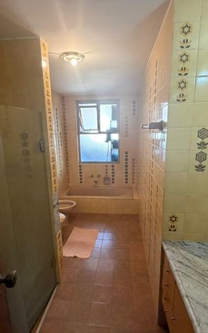 Apartamento à venda com 270m², 3 quartos e 2 vagas Apartamento à venda com 270m², 3 quartos e 2 vagasBanheiro Suíte