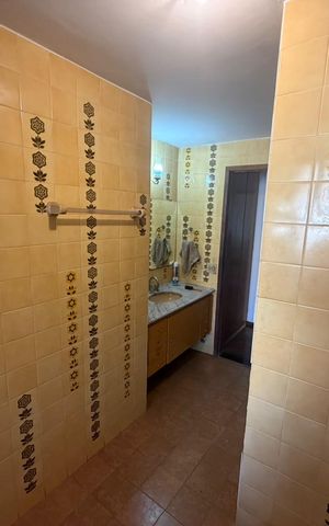 Apartamento à venda com 270m², 3 quartos e 2 vagas Apartamento à venda com 270m², 3 quartos e 2 vagasBanheiro Suíte