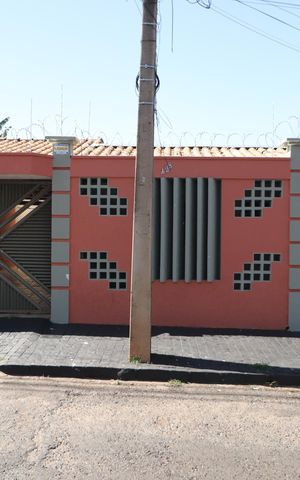 Casa para alugar com 175m², 3 quartos e 2 vagasPlaquinha