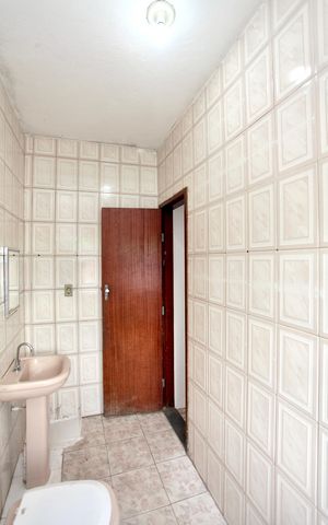 Casa para alugar com 120m², 2 quartos e 1 vaga Casa para alugar com 120m², 2 quartos e 1 vagaBanheiro Social